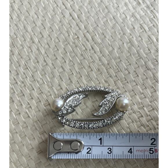Vintage 1950s Oval Leaf Rhinestone Pin Brooch Cultured Pearls Silver Tone EUC - Picture 6 of 7